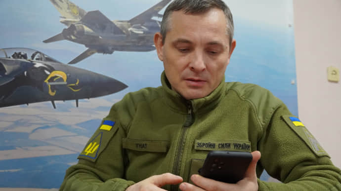 Шукати пілотів збитого Су-24М прилетів рятувальний літак РФ – Ігнат