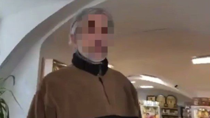 Еще один сторонник УПЦ МП отличился нападением на журналиста в Лавре
