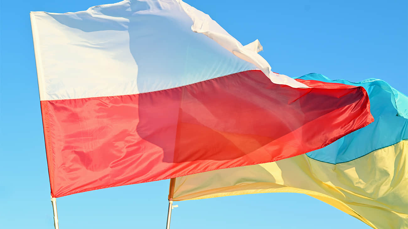 Jumătate din polonezi se opun aderării Ucrainei la UE și NATO până când problema exhumărilor este rezolvată – sondaj    
