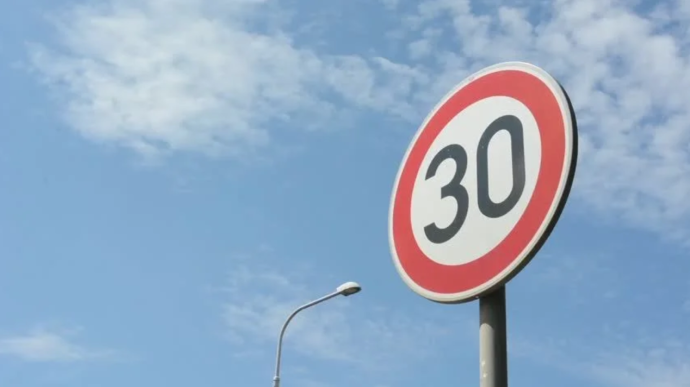 В Париже на большинстве улиц запретили ездить быстрее 30 км/ч
