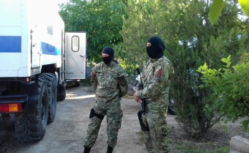 В Крыму проходят новые обыски у крымских татар