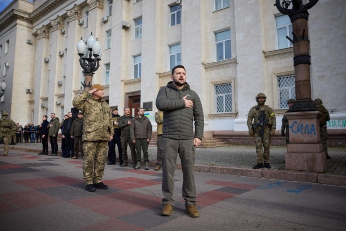 У Херсоні у присутності Зеленського підняли прапор України