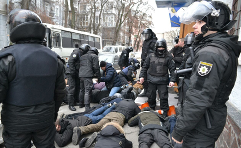 Побиття затриманих на Подолі: Аваков заявив про інформатаки на МВС