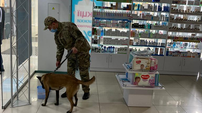 В Харькове ищут взрывчатки в 11 супермаркетах и ​​ТЦ