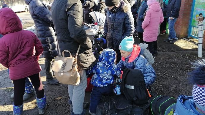 Эвакуированные из ОРДЛО почти двое суток в автобусах без еды и сна – Денисова