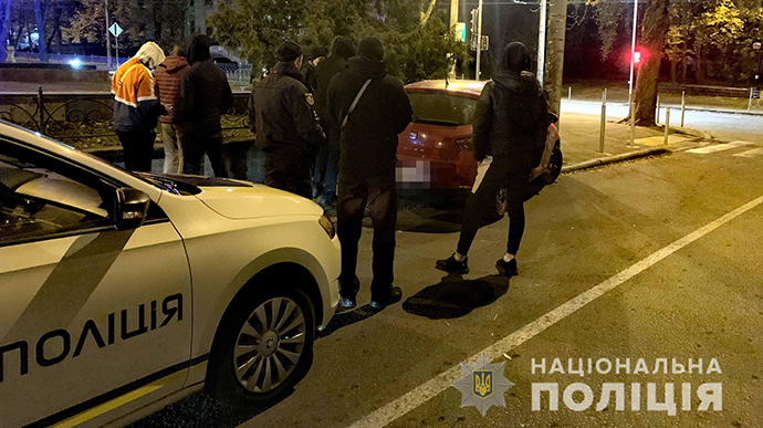Из-за неправильно припаркованного авто полиция нашла 13 поддельных Covid-сертификатов