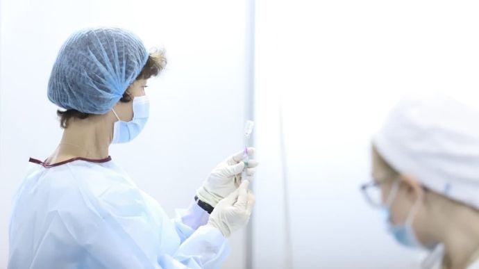 1,7 миллиона прививок против коронавируса сделали в Украине за неделю