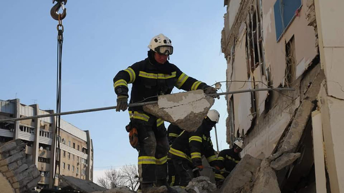 4 people rescued from under the rubble and from fires in the Kharkiv region