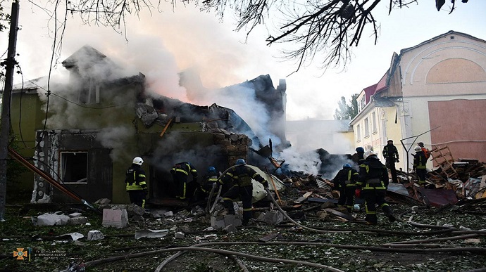 У Миколаєві окупанти обстріляли цивільні об’єкти – мер
