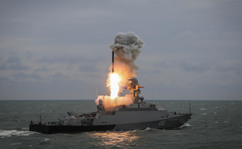Окупанти в Криму вивели на навчання ракетні кораблі в Чорне море