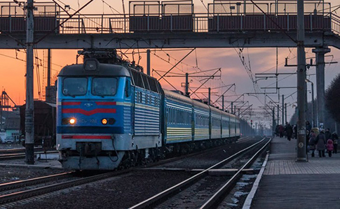 Из-за непогоды в Украине опаздывает 6 поездов