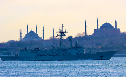 Российские корабли взяли на сопровождение фрегаты НАТО в Черном море