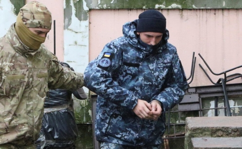 Українські консули пробилися до захоплених моряків у Лефортово
