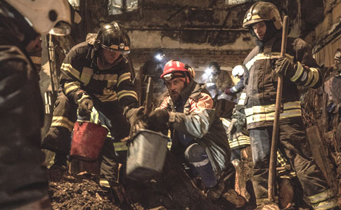 Пожар в Одессе: Спасатели разбирают завалы, судьба 14 человек остается неизвестной
