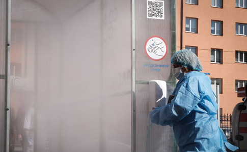 Біля лікарні на Буковині поставили спеціальний тунель, який вбиває віруси