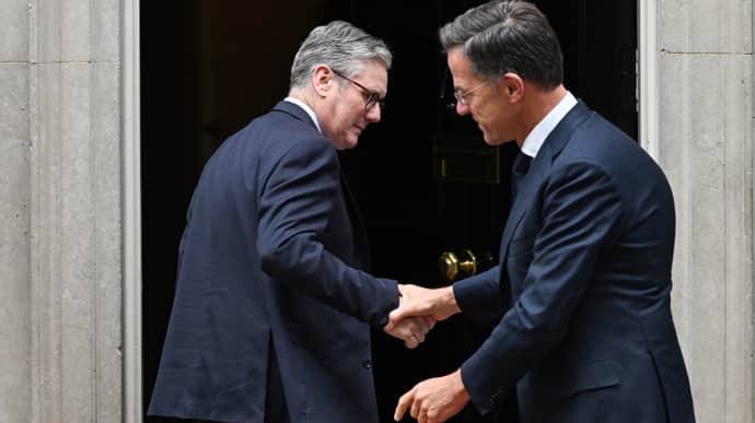 UK PM and NATO secretary general discuss strengthening Ukraine before winter