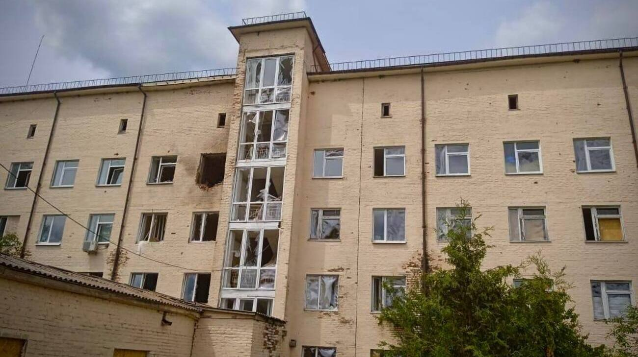 Russia attacks hospital in Semenivka, Chernihiv Oblast, for the fifth time – photos