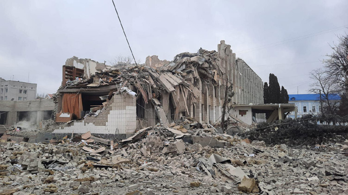 Оккупанты разбомбили школу в Житомире