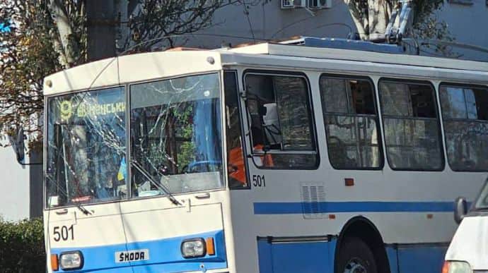 Passenger dies in Russian attack on trolleybus in Kherson this morning