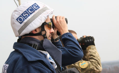 Розведення сил у Станиці Луганській: ОБСЄ бачила чоловіків із пов'язками СЦКК 