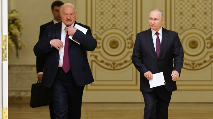 Лукашенко та Путін у річницю вторгнення ввечері довго розмовляли