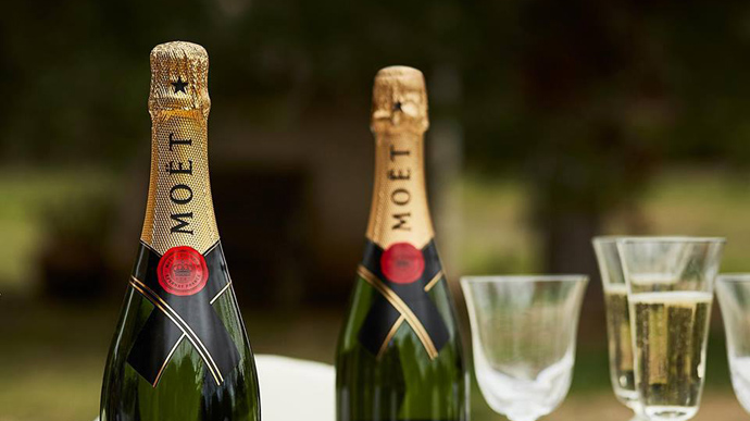 Производители шампанского во Франции согласились на требование РФ называть его игристым