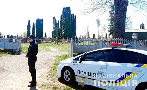 Кладовища в поминальні дні відвідувати заборонено – поліція