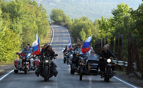 В Севастополе заявили, что Путину можно кататься на мотоцикле без шлема