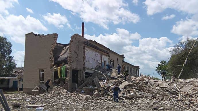 Russians struck school in Donetsk Oblast, killing two people and wounding six 