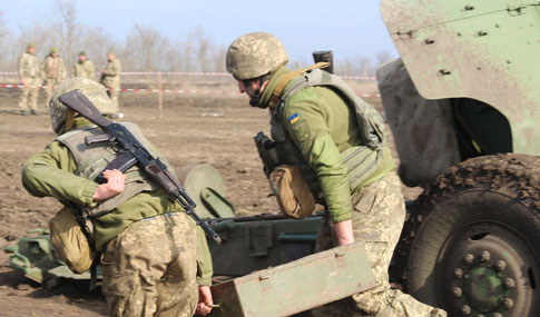 На Донбасі бойовики поранили двох українських захисників 