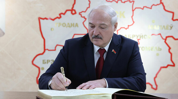 Росія поставить Білорусі десятки літаків, вертольотів і ЗРК – Лукашенко
