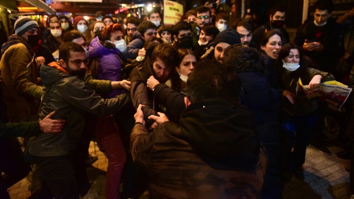 У Стамбулі поліція розігнала акцію протесту проти обвалу ліри