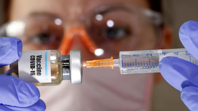 Прем’єр Греції обіцяє, що вакцинація від COVID-19 буде безкоштовною