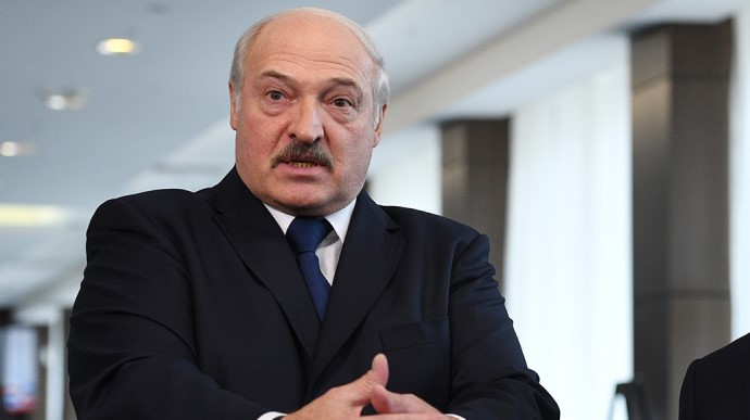 Лукашенко: Ми цим мерзотникам повинні показати, що їх санкції – це безсилля