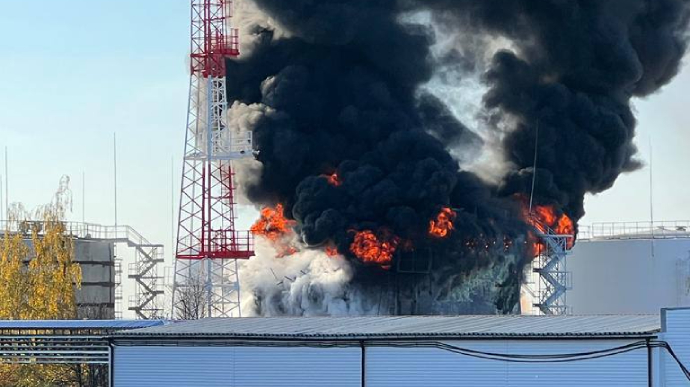 Oil depot catches fire near Belgorod, Russia