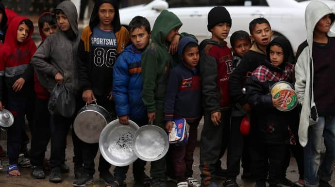 После разговора с Байденом Израиль допустит гуманитарную помощь в Сектор Газы