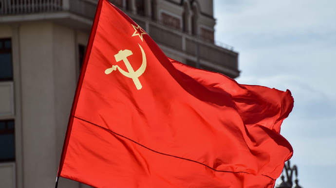 В Госдуме предлагают сделать советский флаг государственным флагом России 
