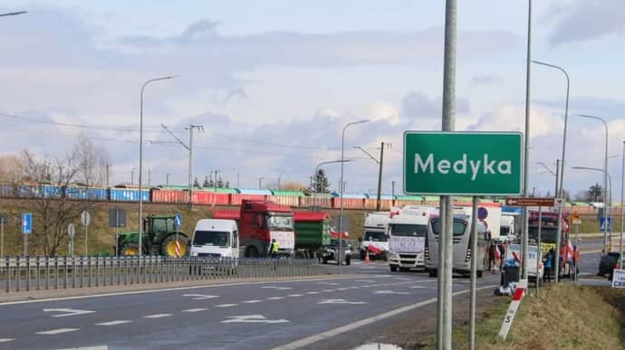 Polish farmers again prepare to block traffic on border with Ukraine