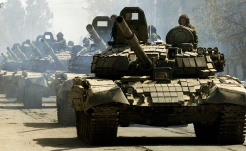 Боевики выстроили целую армаду военной техники на окраине Луганска