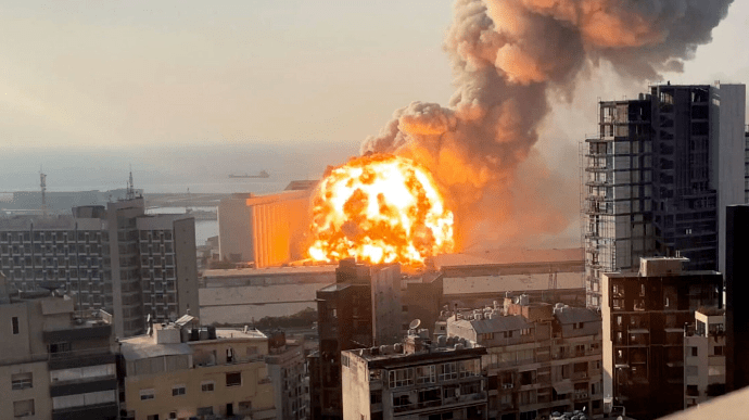 Хімікати, що вибухнули в Бейруті, належали компанії бізнесмена з Дніпра — розслідування