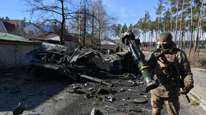 В Донецкой области украинские защитники уничтожили 5 танков и 6 БМП россиян