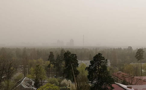 Київ затягнуло димом із зони ЧАЕС, містян просять зачинити вікна і не виходити – КМДА
