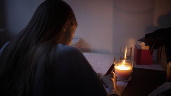 Найближчі місяці українці можуть проводити значну частину дня без світла - FT