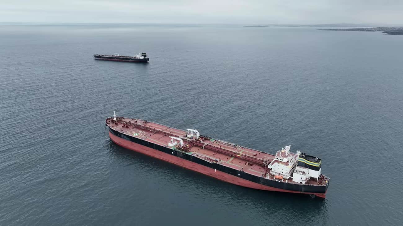 The United Kingdom will impose sanctions against 100 oil tankers  » shadow fleet  »
