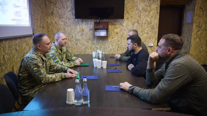 Зеленский провел совещания с пограничниками-разведчиками и военными
