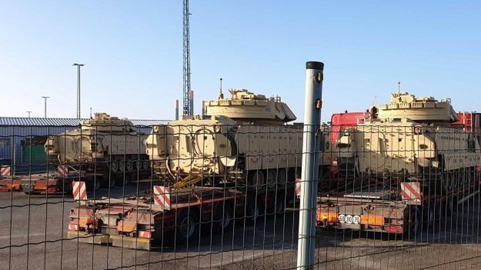 У німецькому порту зафіксували 440 одиниць військової техніки США – ймовірно, для України