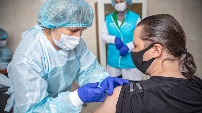 70 тисяч українців уже отримали бустерну дозу covid-вакцини