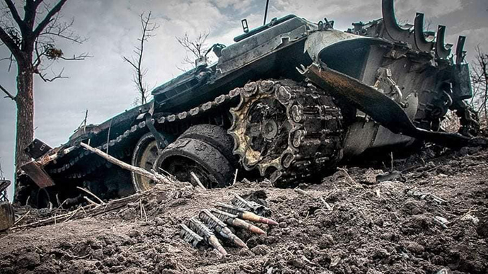 Росія в Україні втратила уже 22 400 своїх вояк, 939 танків і 185 літаків 