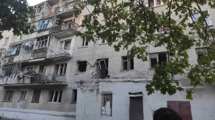 Russians attack Kharkiv, injuring 16 people and damaging infrastructure, more trapped under rubble