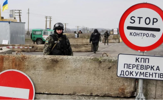 Україна заборонила в'їзд майже 1500 особам за відвідини анексованого Криму
